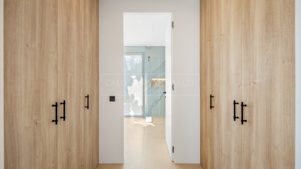 Benahavis, Villa contemporaine de cinq chambres à vendre à Puerto del Almendro, Benahavís