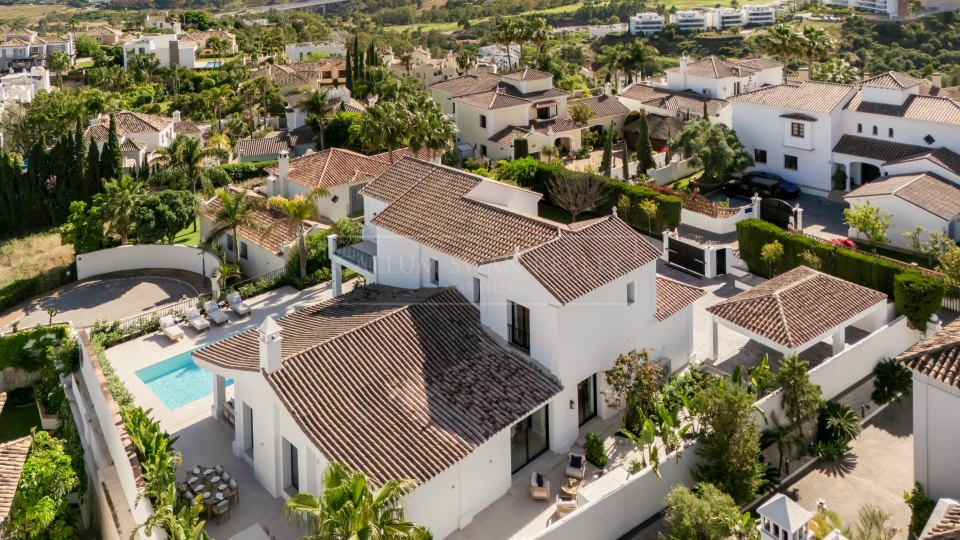 Benahavis, Villa contemporaine de cinq chambres à vendre à Puerto del Almendro, Benahavís