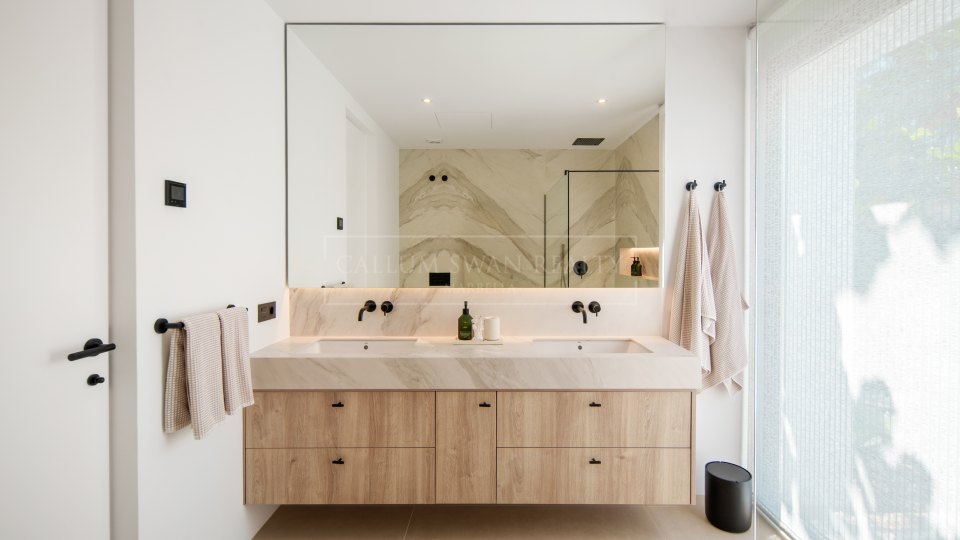 Benahavis, Villa contemporaine de cinq chambres à vendre à Puerto del Almendro, Benahavís