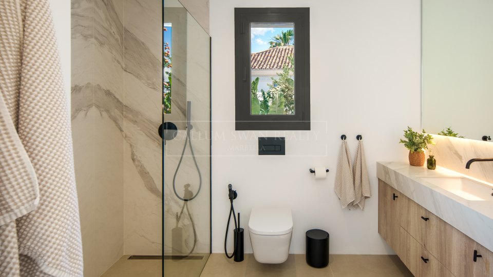 Benahavis, Villa contemporaine de cinq chambres à vendre à Puerto del Almendro, Benahavís