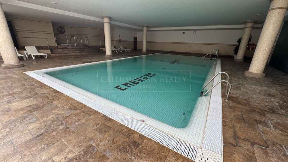 Marbella - Puerto Banus, Beachside luxury apartment for short-term rental in Embrujo Banús