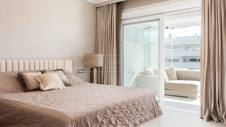 Marbella - Puerto Banus, Appartement de luxe en bord de mer à louer pour de courts séjours à Embrujo Banús