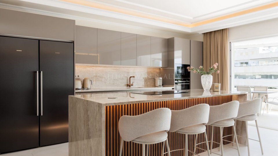 Marbella - Puerto Banus, Appartement de luxe en bord de mer à louer pour de courts séjours à Embrujo Banús