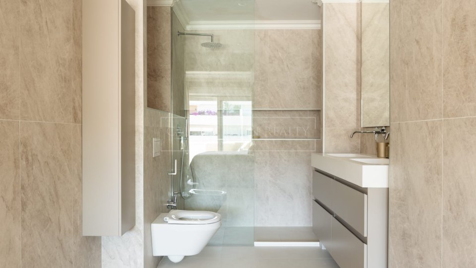 Marbella - Puerto Banus, Appartement de luxe en bord de mer à louer pour de courts séjours à Embrujo Banús