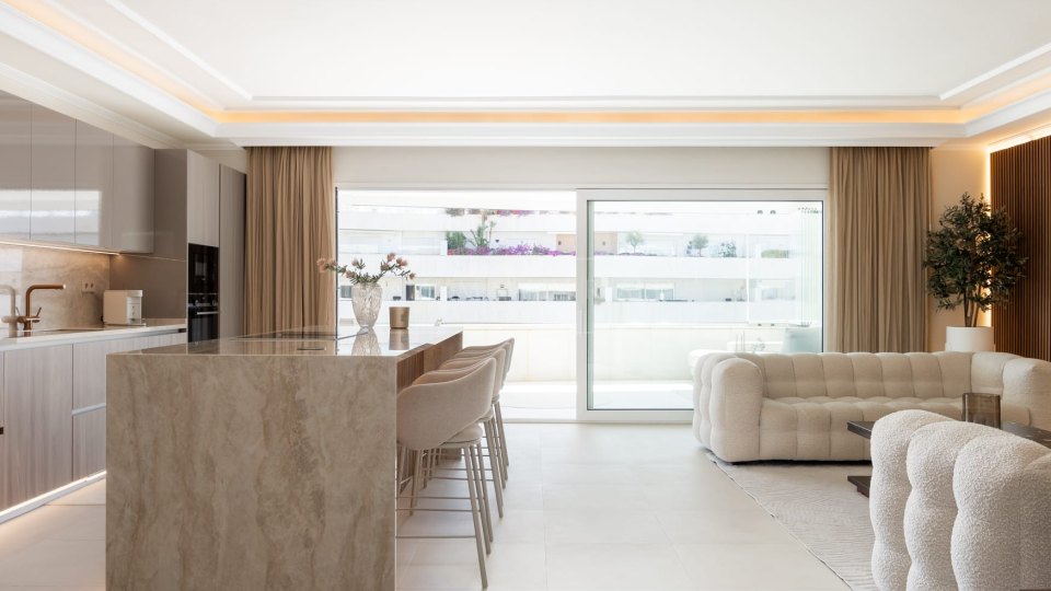 Marbella - Puerto Banus, Appartement de luxe en bord de mer à louer pour de courts séjours à Embrujo Banús