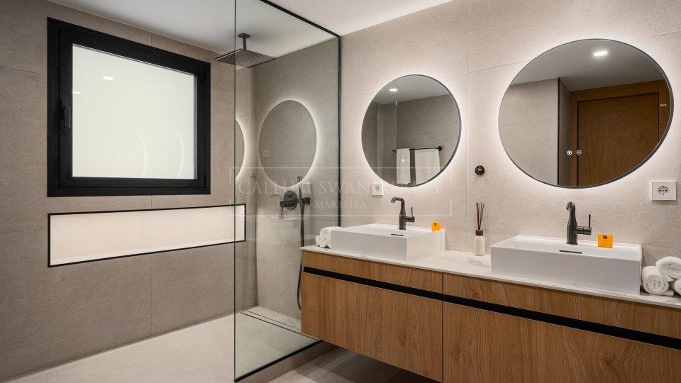 Nueva Andalucia, Appartement Rénové de Trois Chambres avec Vue Panoramique à Vendre à Palacetes Los Belvederes, Nueva Andalucía