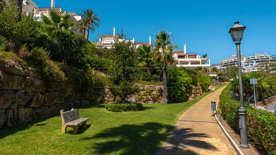 Nueva Andalucia, Appartement Rénové de Trois Chambres avec Vue Panoramique à Vendre à Palacetes Los Belvederes, Nueva Andalucía
