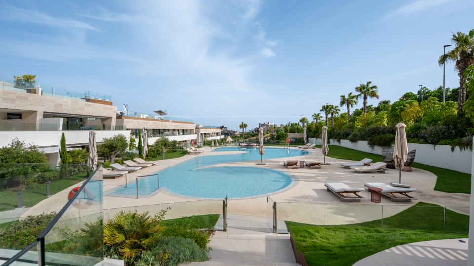 Marbella Golden Mile, Appartement duplex au rez-de-chaussée de quatre chambres à vendre à Epic Marbella, Golden Mile