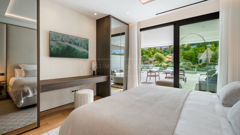 Marbella Golden Mile, Appartement duplex au rez-de-chaussée de quatre chambres à vendre à Epic Marbella, Golden Mile