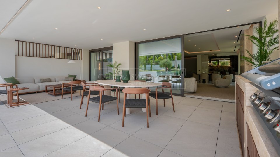 Marbella Golden Mile, Appartement duplex au rez-de-chaussée de quatre chambres à vendre à Epic Marbella, Golden Mile
