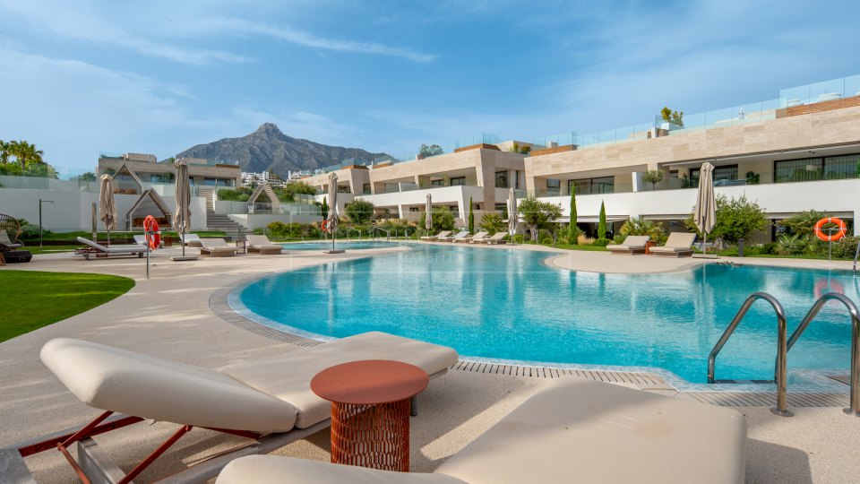 Marbella Golden Mile, Appartement duplex au rez-de-chaussée de quatre chambres à vendre à Epic Marbella, Golden Mile