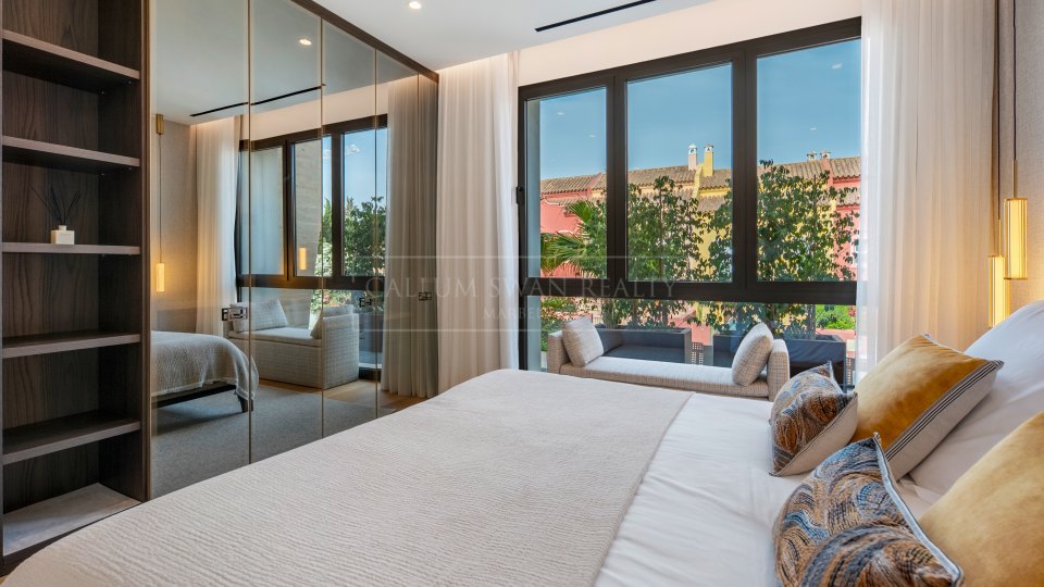 Marbella Golden Mile, Appartement duplex au rez-de-chaussée de quatre chambres à vendre à Epic Marbella, Golden Mile