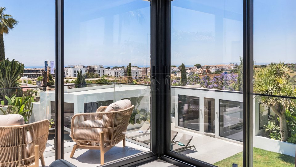 Estepona, Villa de seis dormitorios de nueva construcción en venta en Bel Air, Estepona Este