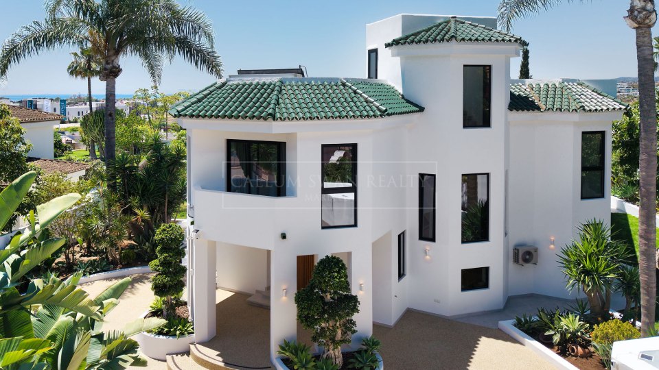 Estepona, Villa de seis dormitorios de nueva construcción en venta en Bel Air, Estepona Este