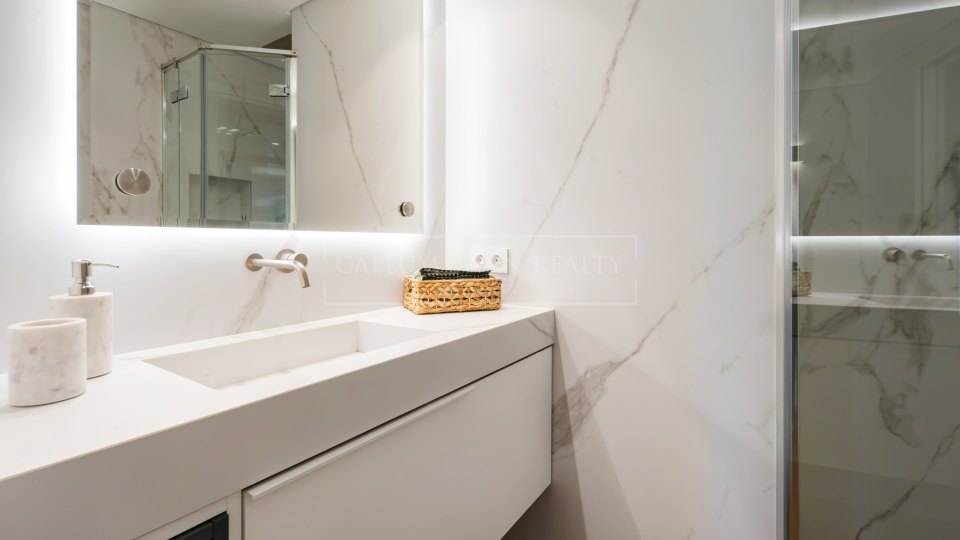 Marbella Golden Mile, Appartement de trois chambres avec vue sur la piscine à vendre à Monte Paraiso, Marbella Golden Mile