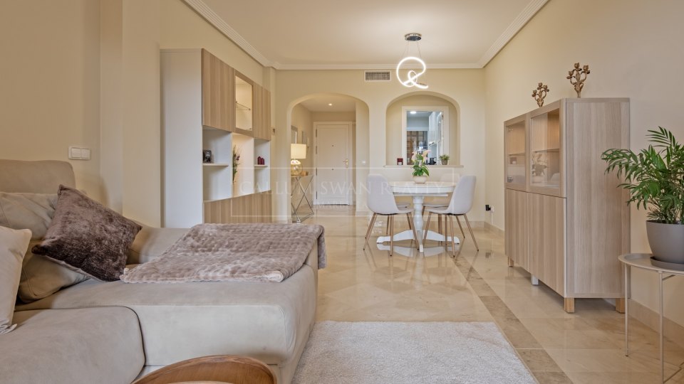 Benahavis, Apartamento de Jardín de Tres Dormitorios, Impecablemente Conservado, para Alquiler a Largo Plazo en La Finca, Los Arqueros