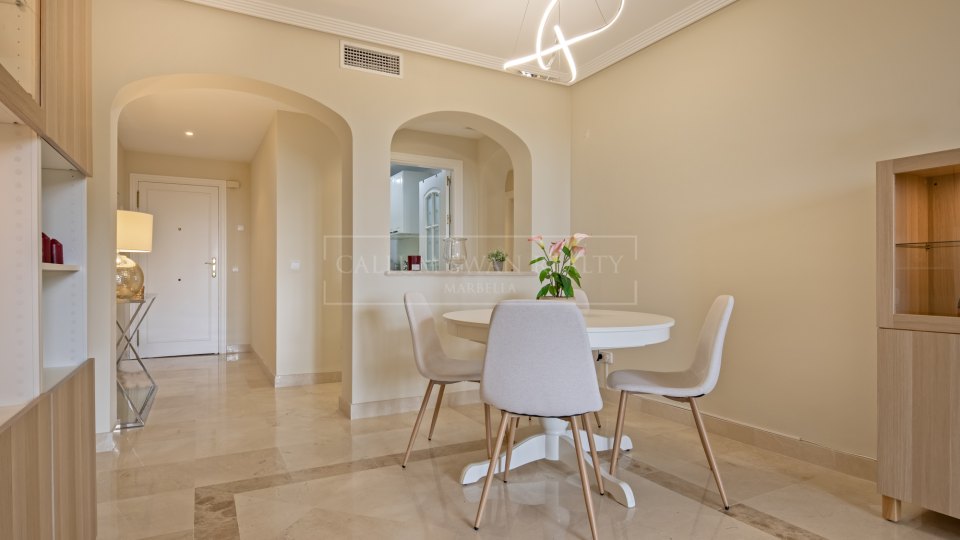 Benahavis, Apartamento de Jardín de Tres Dormitorios, Impecablemente Conservado, para Alquiler a Largo Plazo en La Finca, Los Arqueros
