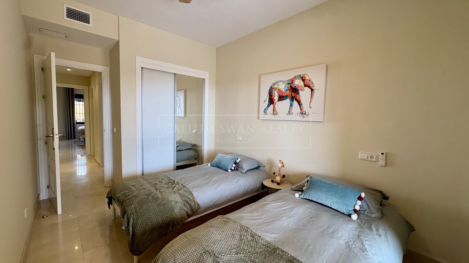 Benahavis, Apartamento de Jardín de Tres Dormitorios, Impecablemente Conservado, para Alquiler a Largo Plazo en La Finca, Los Arqueros