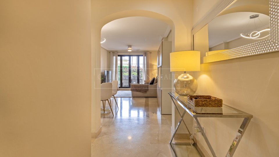 Benahavis, Apartamento de Jardín de Tres Dormitorios, Impecablemente Conservado, para Alquiler a Largo Plazo en La Finca, Los Arqueros