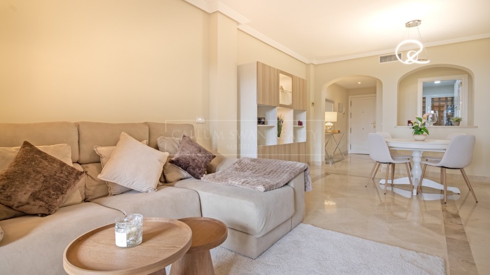 Benahavis, Apartamento de Jardín de Tres Dormitorios, Impecablemente Conservado, para Alquiler a Largo Plazo en La Finca, Los Arqueros