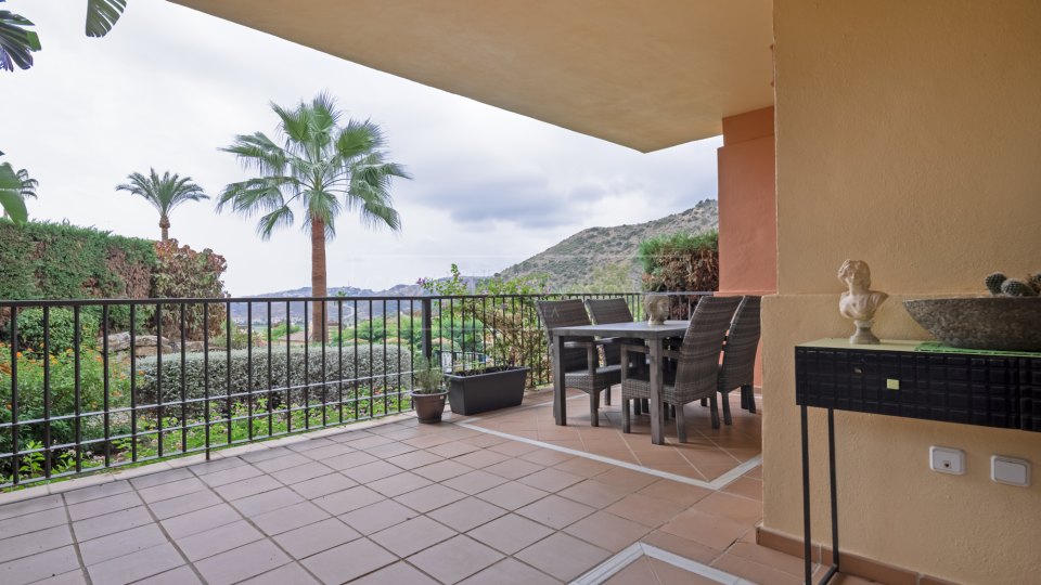 Benahavis, Apartamento de Jardín de Tres Dormitorios, Impecablemente Conservado, para Alquiler a Largo Plazo en La Finca, Los Arqueros