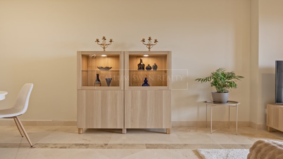 Benahavis, Apartamento de Jardín de Tres Dormitorios, Impecablemente Conservado, para Alquiler a Largo Plazo en La Finca, Los Arqueros