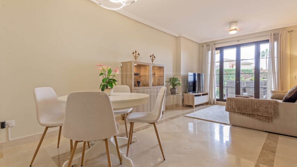 Benahavis, Apartamento de Jardín de Tres Dormitorios, Impecablemente Conservado, para Alquiler a Largo Plazo en La Finca, Los Arqueros