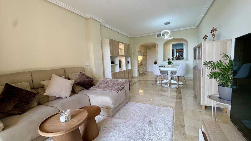 Benahavis, Apartamento de Jardín de Tres Dormitorios, Impecablemente Conservado, para Alquiler a Largo Plazo en La Finca, Los Arqueros