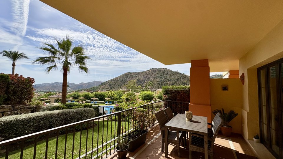 Benahavis, Apartamento de Jardín de Tres Dormitorios, Impecablemente Conservado, para Alquiler a Largo Plazo en La Finca, Los Arqueros