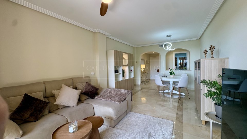 Benahavis, Apartamento de Jardín de Tres Dormitorios, Impecablemente Conservado, para Alquiler a Largo Plazo en La Finca, Los Arqueros