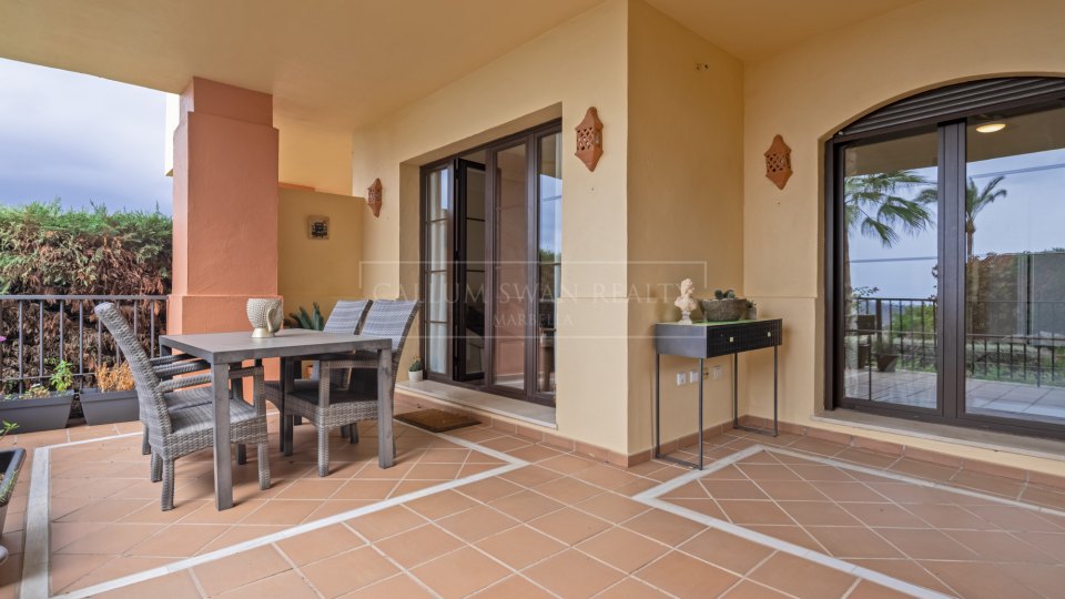 Benahavis, Apartamento de Jardín de Tres Dormitorios, Impecablemente Conservado, para Alquiler a Largo Plazo en La Finca, Los Arqueros