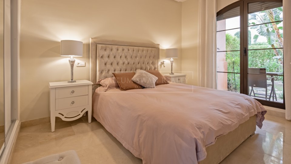 Benahavis, Apartamento de Jardín de Tres Dormitorios, Impecablemente Conservado, para Alquiler a Largo Plazo en La Finca, Los Arqueros