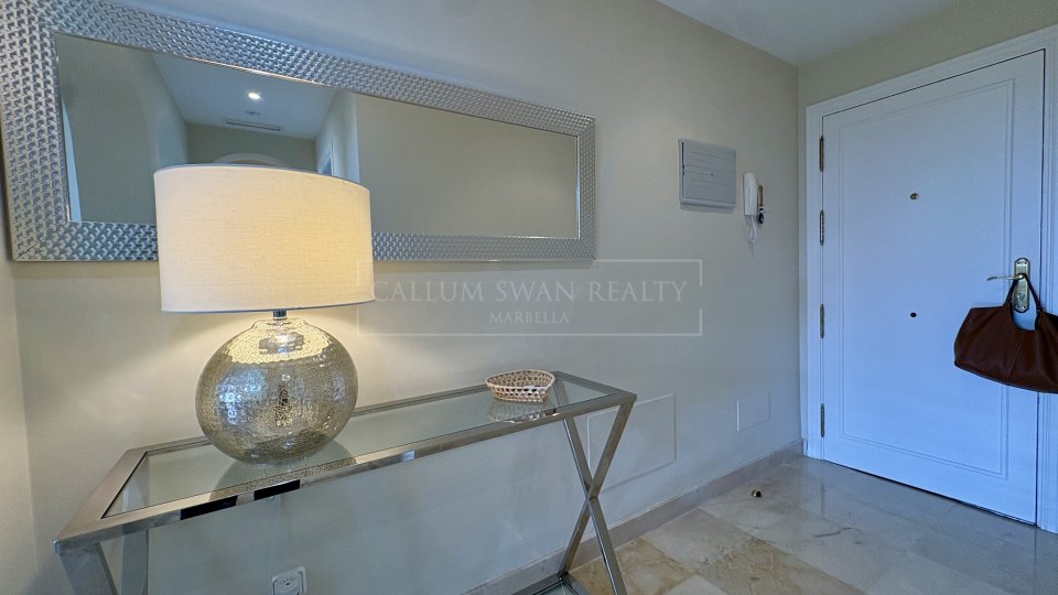 Benahavis, Apartamento de Jardín de Tres Dormitorios, Impecablemente Conservado, para Alquiler a Largo Plazo en La Finca, Los Arqueros