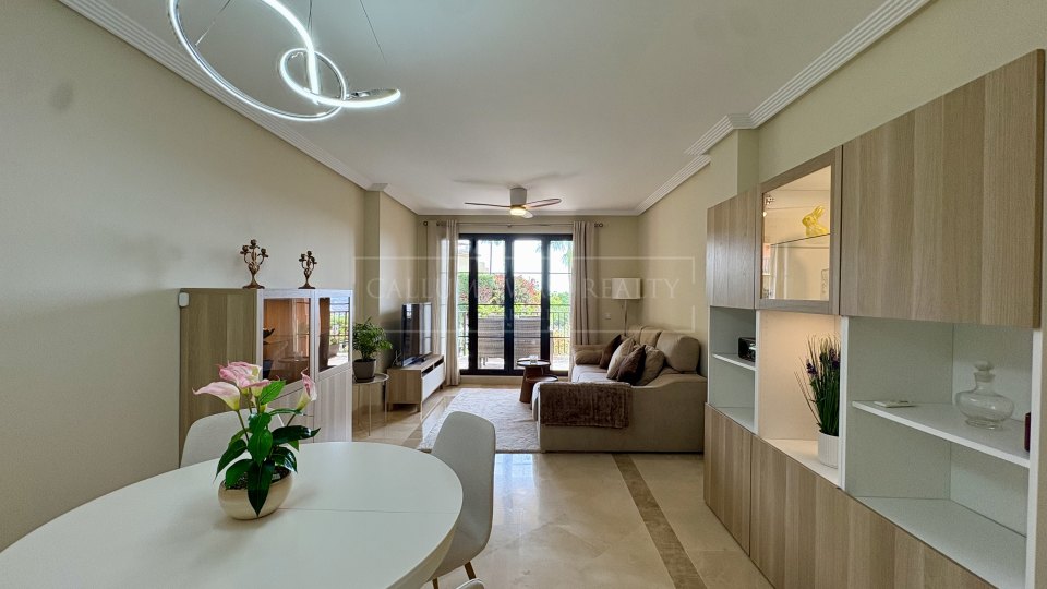 Benahavis, Apartamento de Jardín de Tres Dormitorios, Impecablemente Conservado, para Alquiler a Largo Plazo en La Finca, Los Arqueros