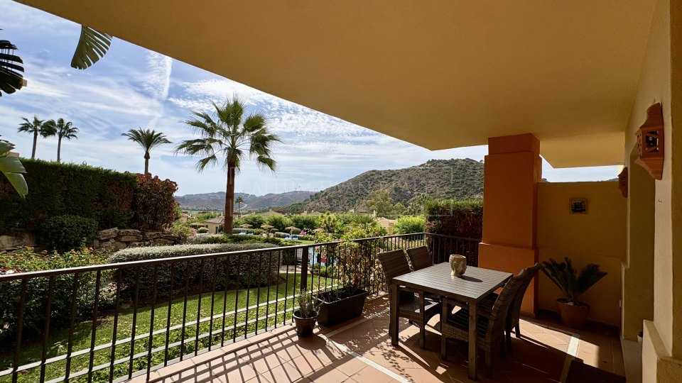 Benahavis, Apartamento de Jardín de Tres Dormitorios, Impecablemente Conservado, para Alquiler a Largo Plazo en La Finca, Los Arqueros