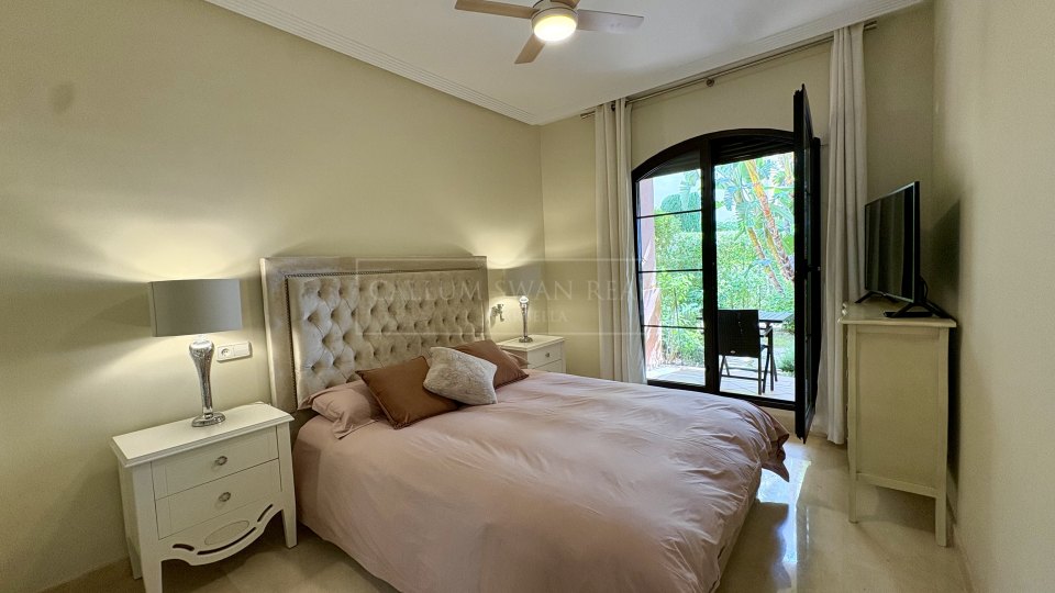 Benahavis, Apartamento de Jardín de Tres Dormitorios, Impecablemente Conservado, para Alquiler a Largo Plazo en La Finca, Los Arqueros