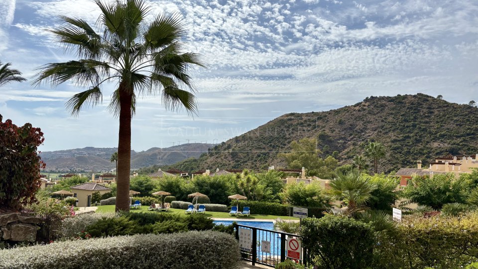 Benahavis, Apartamento de Jardín de Tres Dormitorios, Impecablemente Conservado, para Alquiler a Largo Plazo en La Finca, Los Arqueros