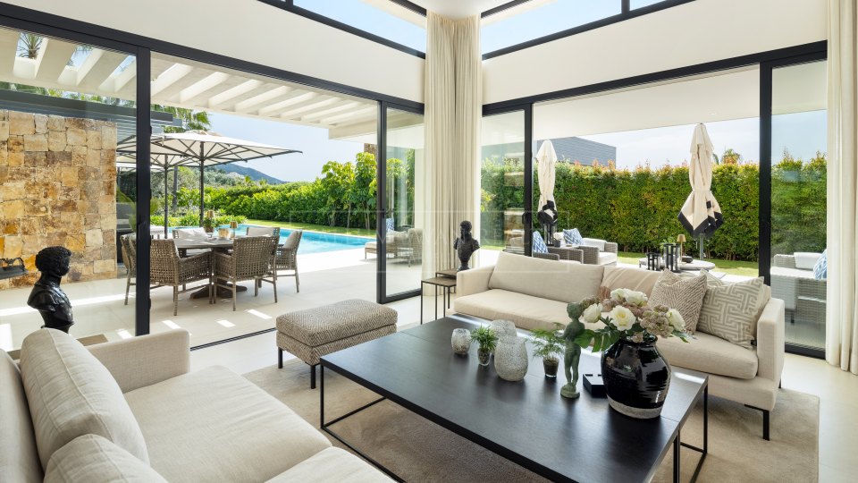 Nueva Andalucia, Villa Cinq Chambres dans la Vallée de Golf avec Vue sur la Mer à Nueva Andalucía