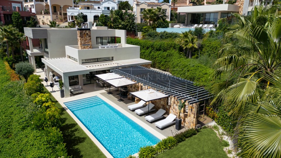 Nueva Andalucia, Villa Cinq Chambres dans la Vallée de Golf avec Vue sur la Mer à Nueva Andalucía