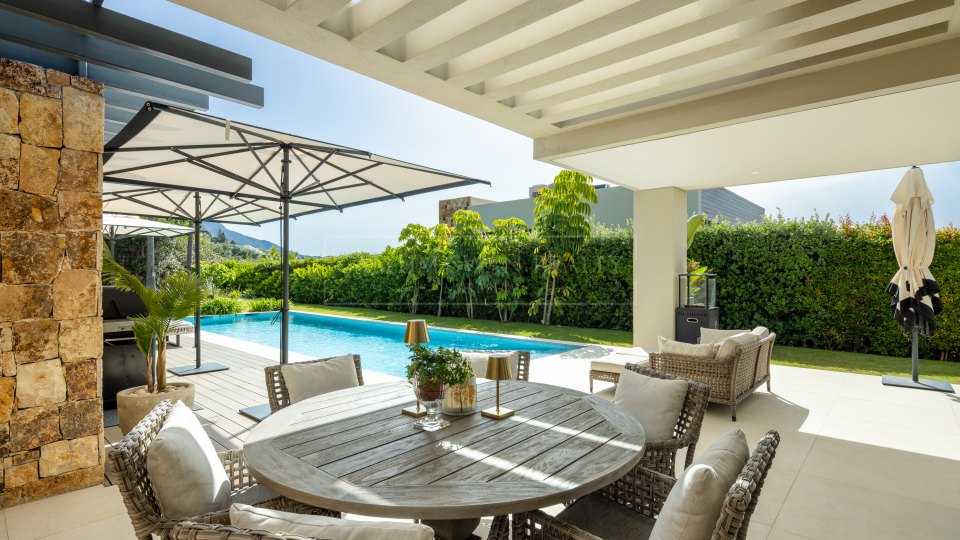 Nueva Andalucia, Villa Cinq Chambres dans la Vallée de Golf avec Vue sur la Mer à Nueva Andalucía