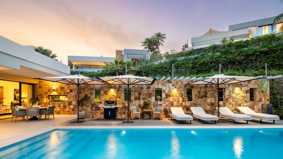 Nueva Andalucia, Villa Cinq Chambres dans la Vallée de Golf avec Vue sur la Mer à Nueva Andalucía