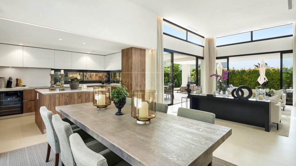 Nueva Andalucia, Villa Cinq Chambres dans la Vallée de Golf avec Vue sur la Mer à Nueva Andalucía