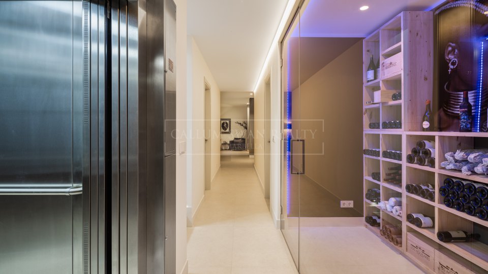 Nueva Andalucia, Villa Cinq Chambres dans la Vallée de Golf avec Vue sur la Mer à Nueva Andalucía