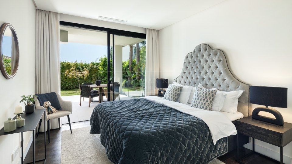 Nueva Andalucia, Villa Cinq Chambres dans la Vallée de Golf avec Vue sur la Mer à Nueva Andalucía
