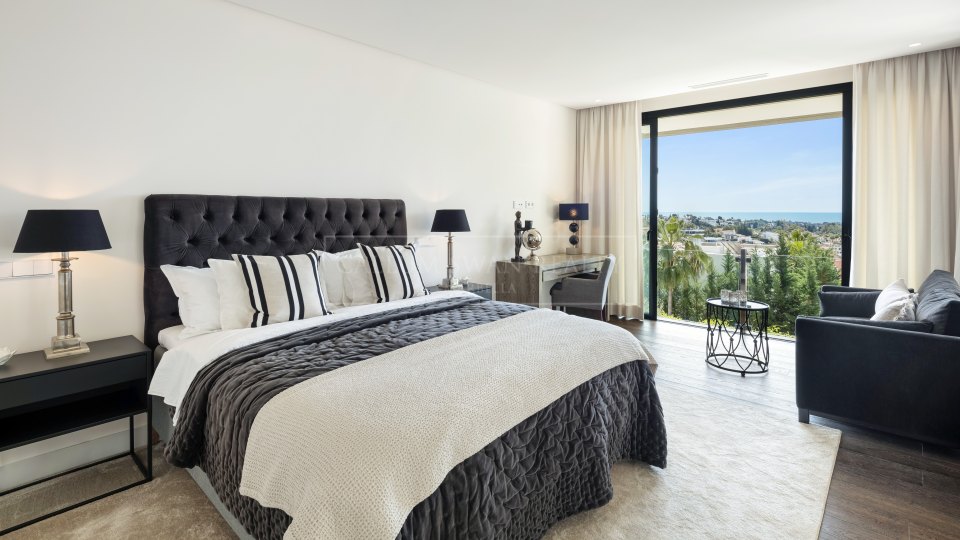Nueva Andalucia, Villa Cinq Chambres dans la Vallée de Golf avec Vue sur la Mer à Nueva Andalucía