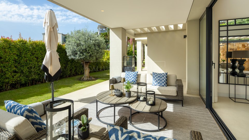 Nueva Andalucia, Villa Cinq Chambres dans la Vallée de Golf avec Vue sur la Mer à Nueva Andalucía
