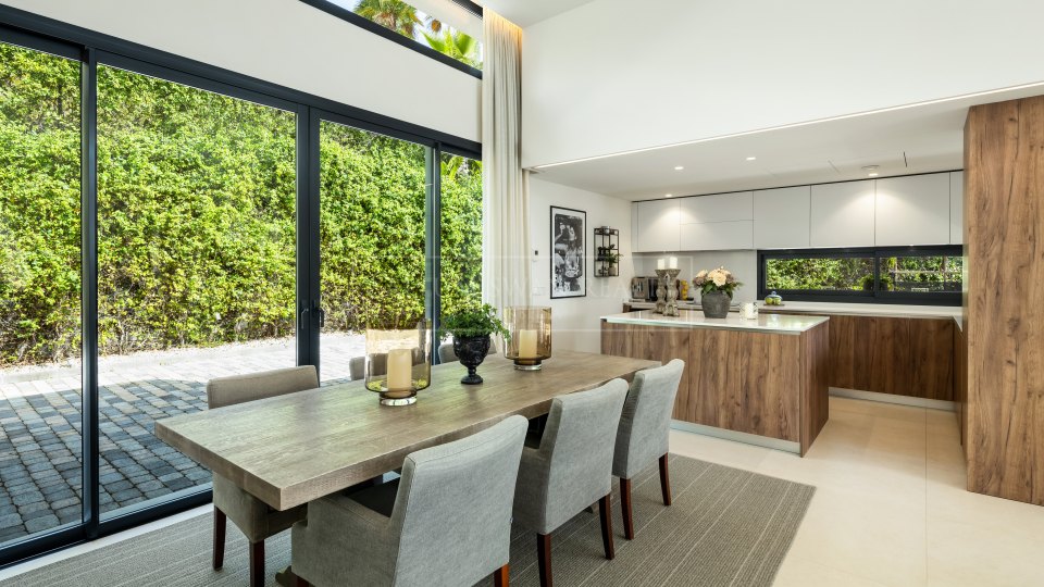 Nueva Andalucia, Villa Cinq Chambres dans la Vallée de Golf avec Vue sur la Mer à Nueva Andalucía