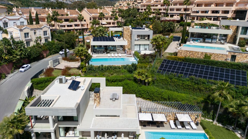 Nueva Andalucia, Villa Cinq Chambres dans la Vallée de Golf avec Vue sur la Mer à Nueva Andalucía