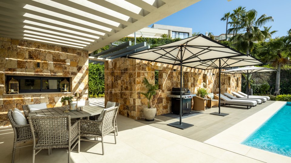 Nueva Andalucia, Villa Cinq Chambres dans la Vallée de Golf avec Vue sur la Mer à Nueva Andalucía