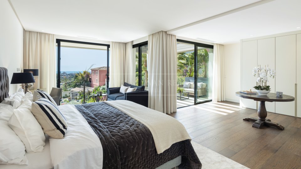 Nueva Andalucia, Villa Cinq Chambres dans la Vallée de Golf avec Vue sur la Mer à Nueva Andalucía